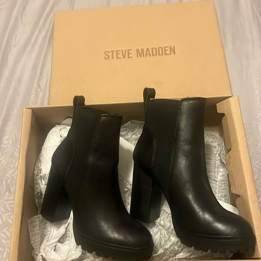 Booties with small platform